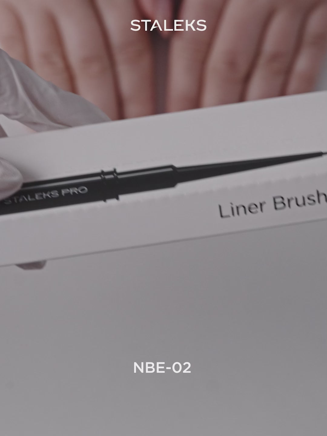 Load Video: STALEKS EXPERT 02 Brush-liner, width 1 mm/length 5 mm