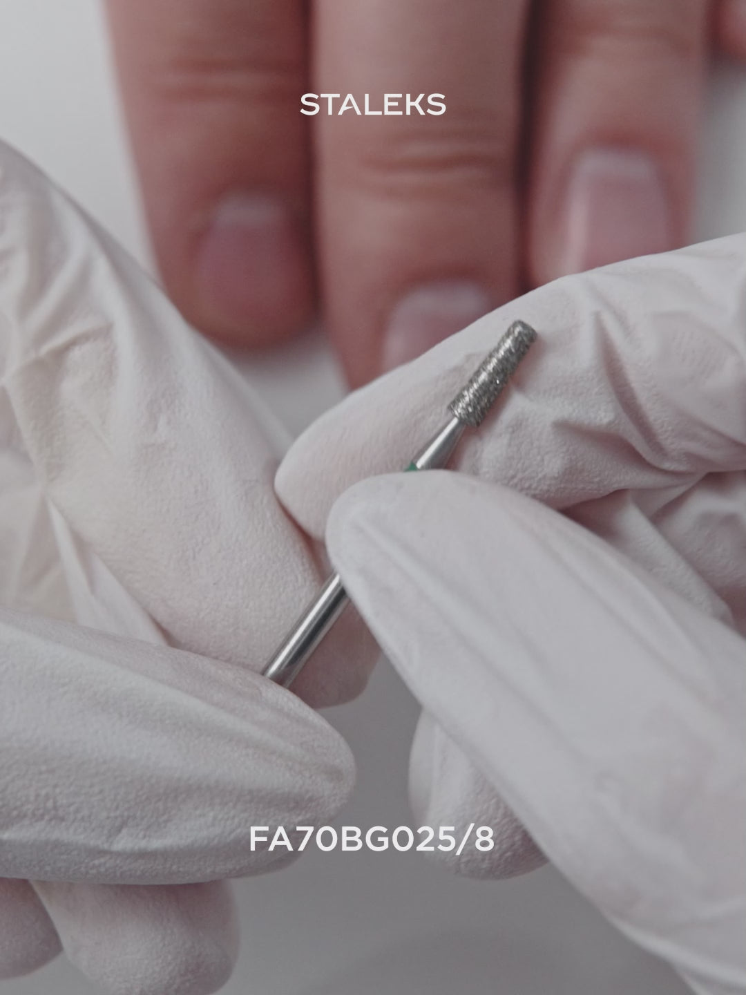 Videoyu Yükle: STALEKS EXPERT Elmas freze DUO koni mavi-yeşil, çap 2,5 mm, çalışma kısmı 8 mm