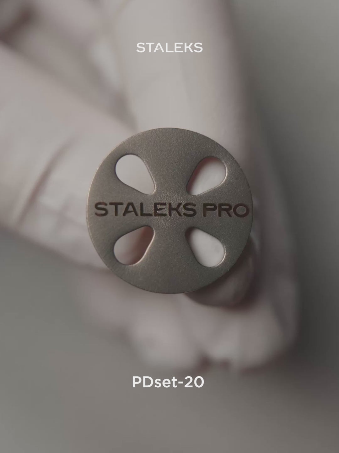 Videoyu Yükle: STALEKS EXPERT PODODISC M Değiştirilebilir yedek zımparalı pedikür diski, 180 grit 20 mm (5 adet)