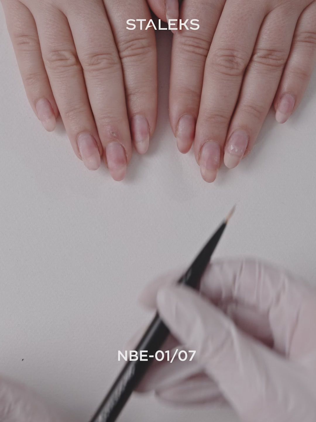 Videoyu Yükle: STALEKS EXPERT 01/07 Çift Taraflı Fırça, 7 mm Liner / 11 mm Gradyan için